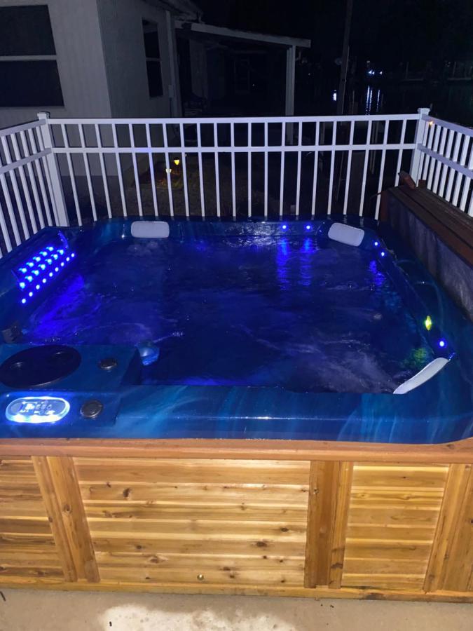 Hot Tub And Dock Gilligan'S On The Island Villa Matlacha Ngoại thất bức ảnh